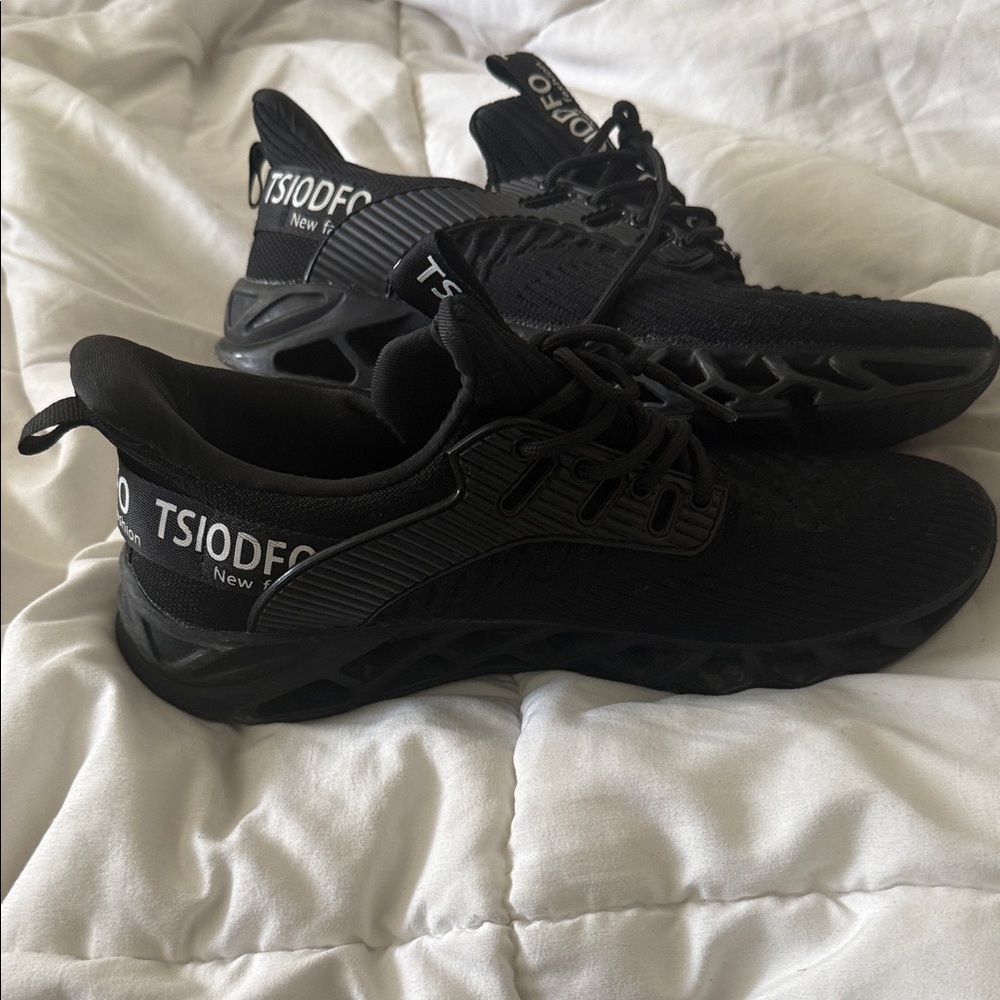 Women's Black Sneakers